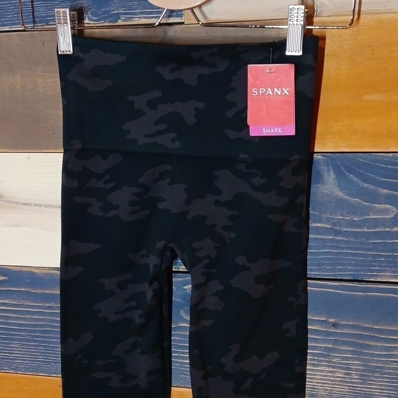 Spanx Shape Leggings XS NWT black camo print - Picture 2 of 7